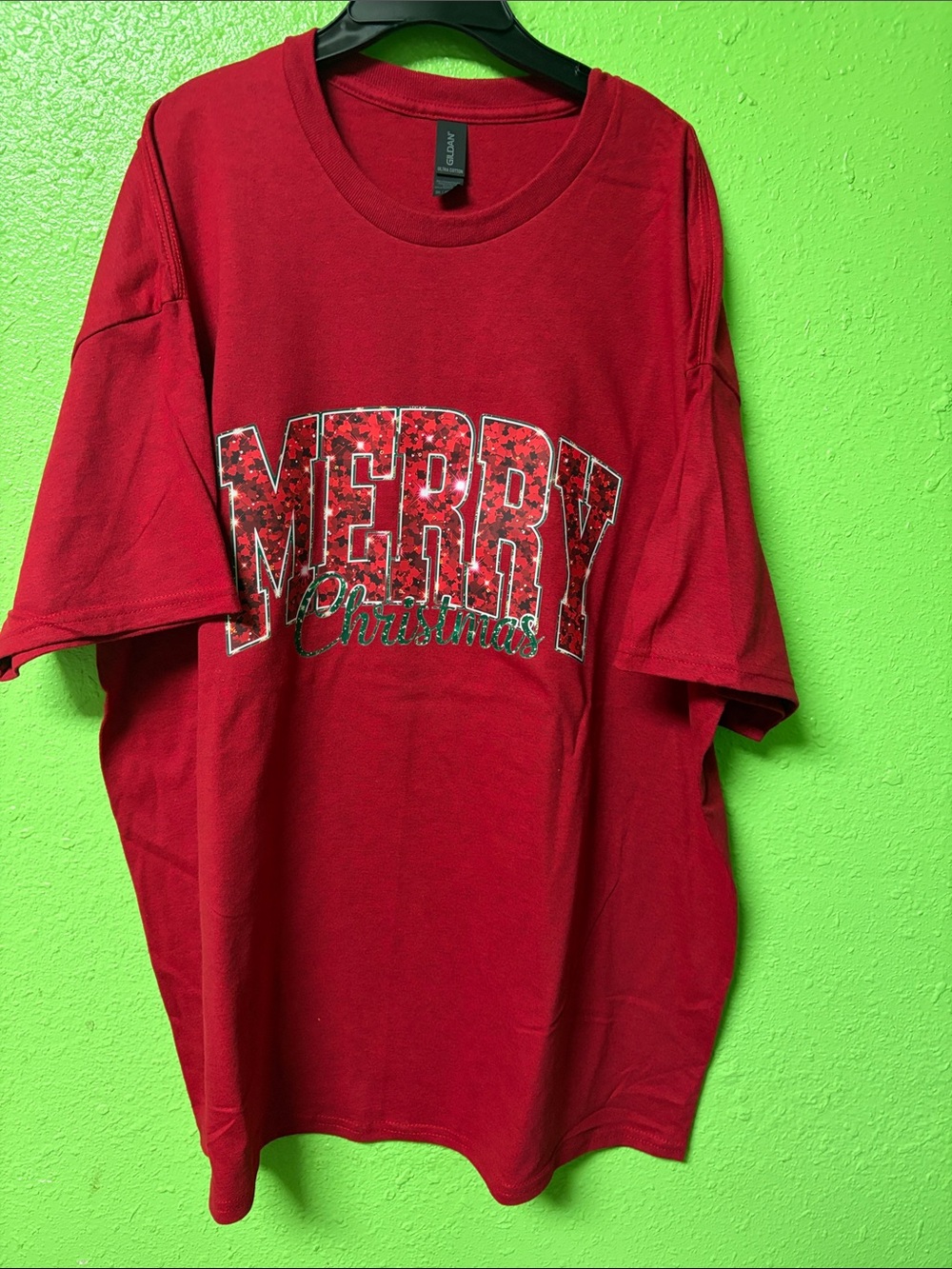 Gildan Red 'MERRY Christmas' Graphic Short Sleeve Tee